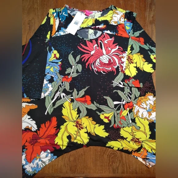 *HOST PICK* NWT Sunny Leigh Size 1X Brightly Coloured Pullover Shirt, Sh… - Picture 10 of 10